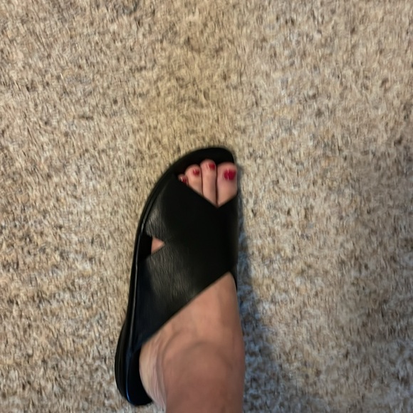 Naturalizer black leather slides size 7.5 - Picture 4 of 4